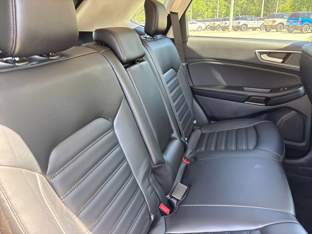 2024 Silver Metallic Ford Edge SEL AWD SUV