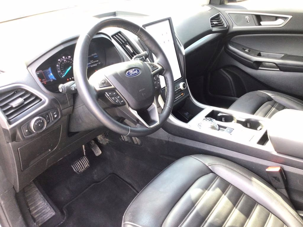 2024 Silver Metallic Ford Edge SEL AWD SUV