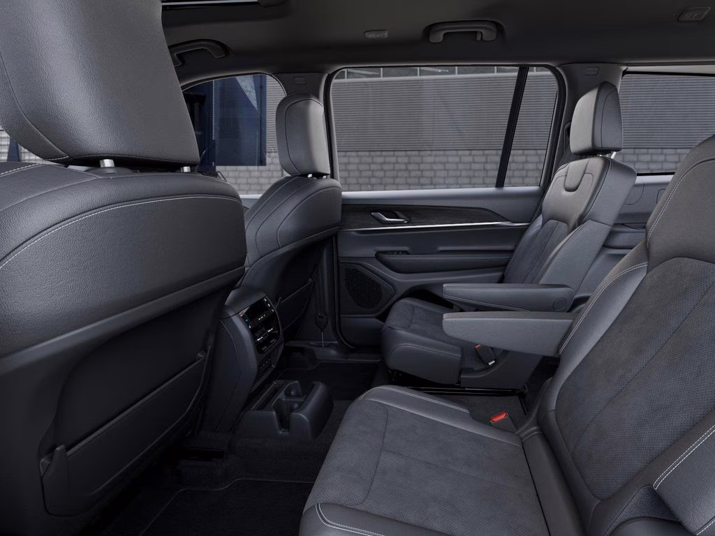 2026 Silver Zynith Jeep Grand Cherokee L Laredo Altitude RWD SUV