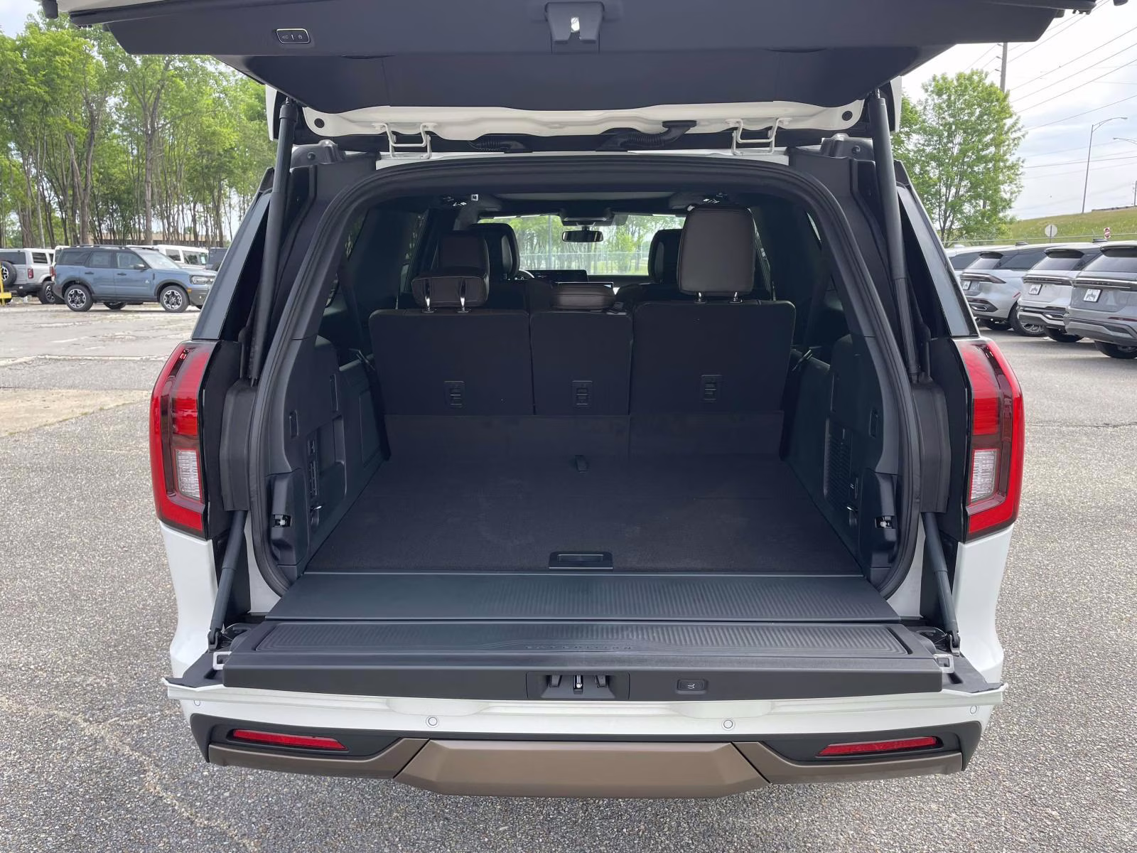 2026 Star White Metallic Tri-Coat Ford Expedition Max King Ranch 4X4 SUV