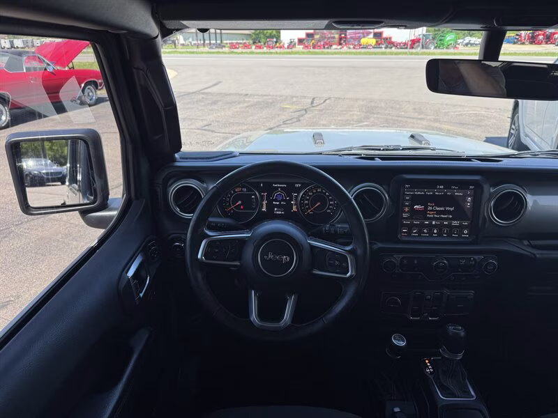 2020 Granite Crystal Metallic Clear Coat Jeep Wrangler Unlimited Sahara 4X4 SUV