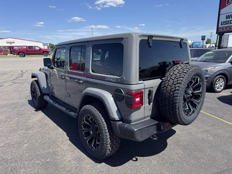 2020 Granite Crystal Metallic Clear Coat Jeep Wrangler Unlimited Sahara 4X4 SUV
