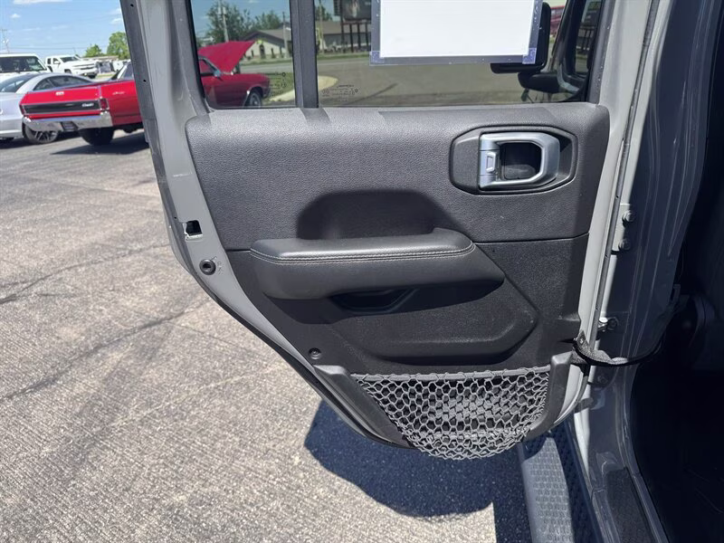 2020 Granite Crystal Metallic Clear Coat Jeep Wrangler Unlimited Sahara 4X4 SUV