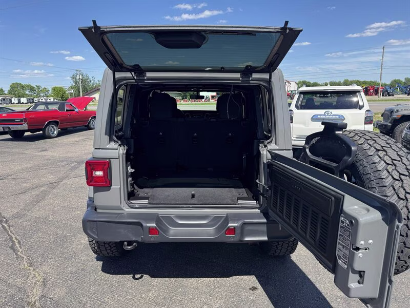 2020 Granite Crystal Metallic Clear Coat Jeep Wrangler Unlimited Sahara 4X4 SUV