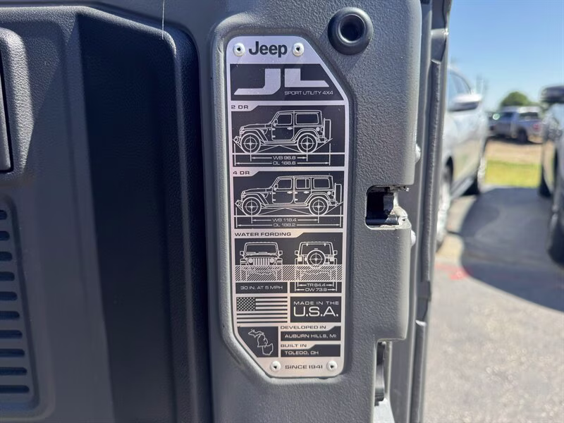 2020 Granite Crystal Metallic Clear Coat Jeep Wrangler Unlimited Sahara 4X4 SUV
