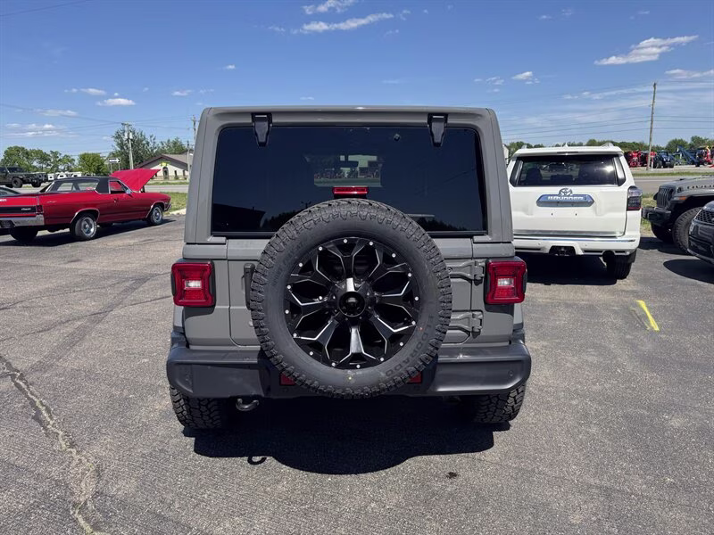 2020 Granite Crystal Metallic Clear Coat Jeep Wrangler Unlimited Sahara 4X4 SUV