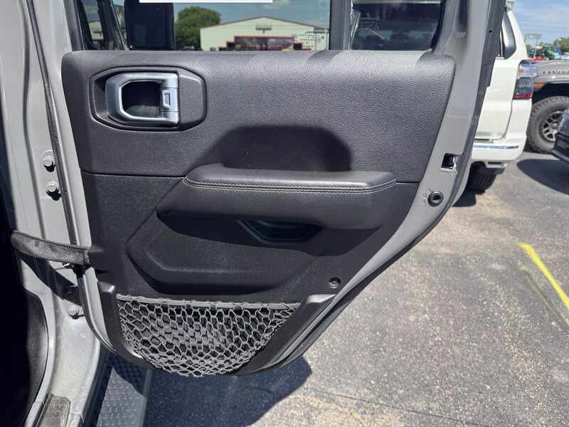 2020 Granite Crystal Metallic Clear Coat Jeep Wrangler Unlimited Sahara 4X4 SUV