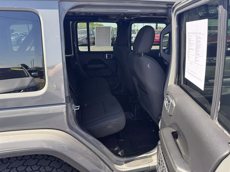 2020 Granite Crystal Metallic Clear Coat Jeep Wrangler Unlimited Sahara 4X4 SUV