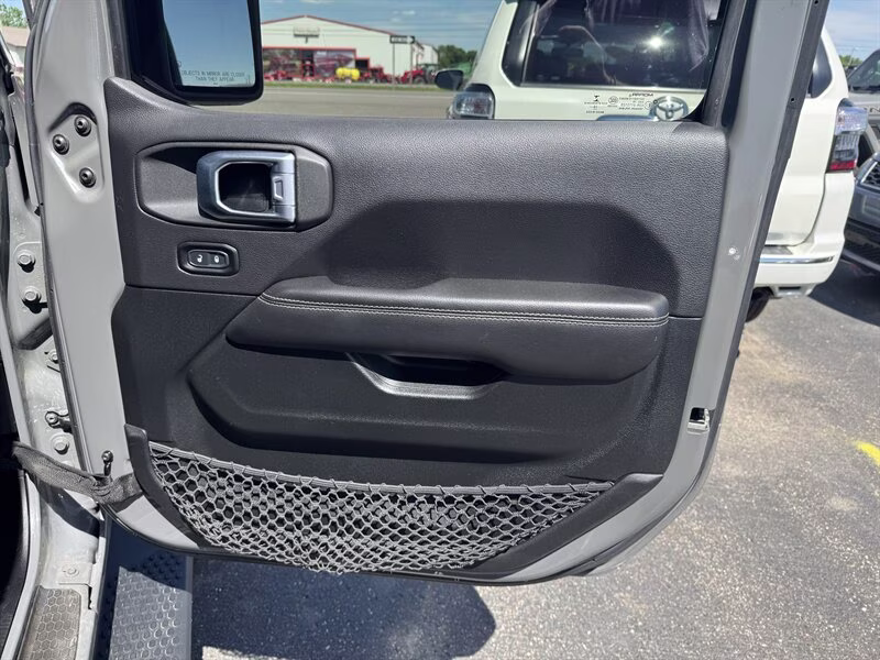 2020 Granite Crystal Metallic Clear Coat Jeep Wrangler Unlimited Sahara 4X4 SUV
