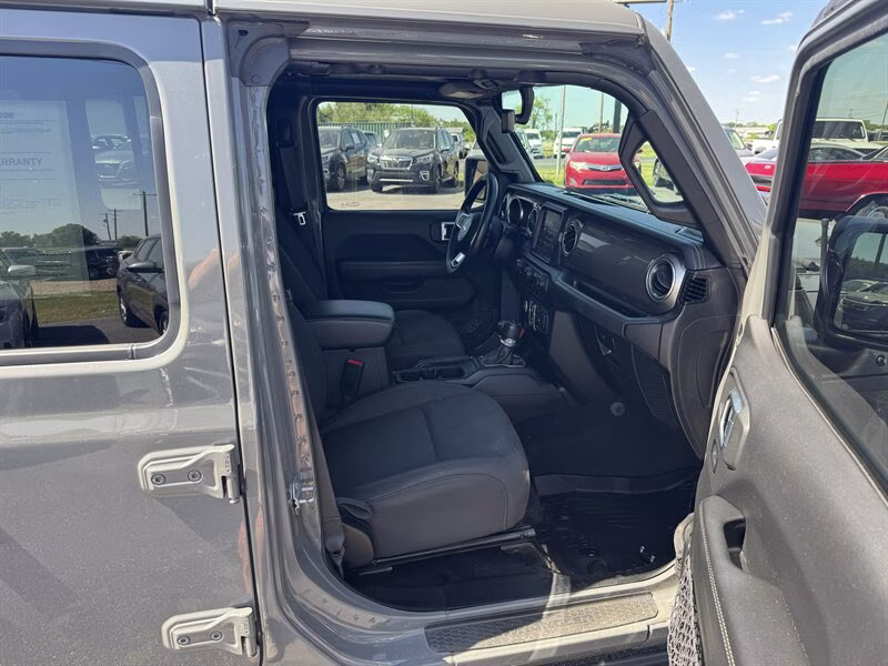 2020 Granite Crystal Metallic Clear Coat Jeep Wrangler Unlimited Sahara 4X4 SUV