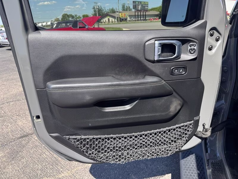 2020 Granite Crystal Metallic Clear Coat Jeep Wrangler Unlimited Sahara 4X4 SUV