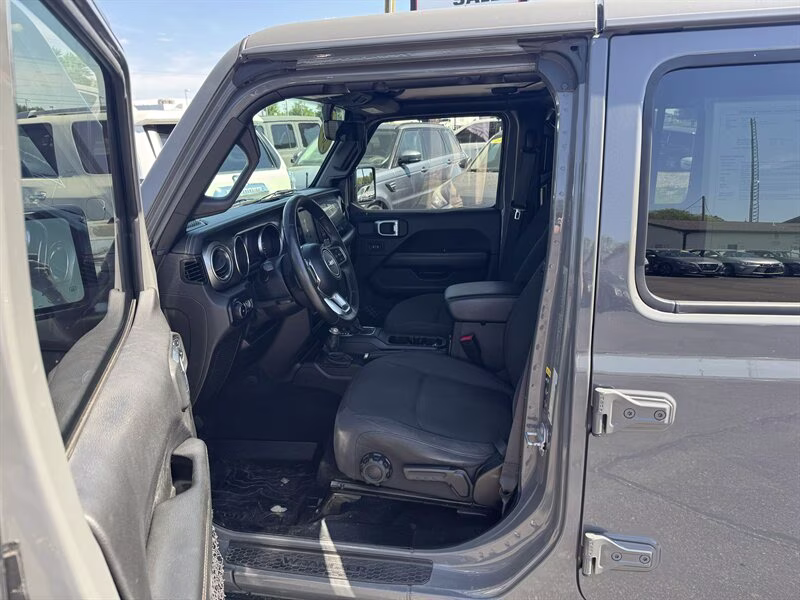 2020 Granite Crystal Metallic Clear Coat Jeep Wrangler Unlimited Sahara 4X4 SUV