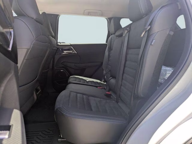 2026 White Diamond Mitsubishi Outlander SE FWD SUV