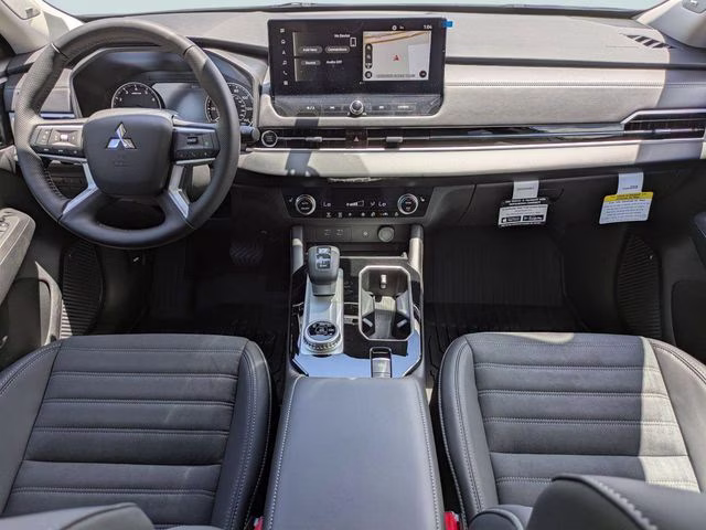 2026 White Diamond Mitsubishi Outlander SE FWD SUV