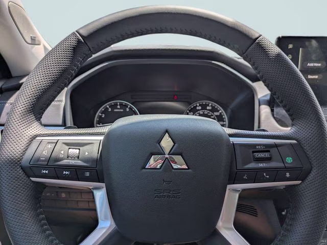 2026 White Diamond Mitsubishi Outlander SE FWD SUV