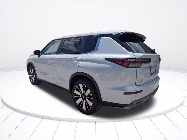 2026 White Diamond Mitsubishi Outlander SE FWD SUV