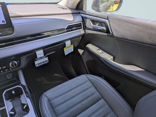 2026 Labrador Black Pearl Mitsubishi Outlander SE FWD SUV