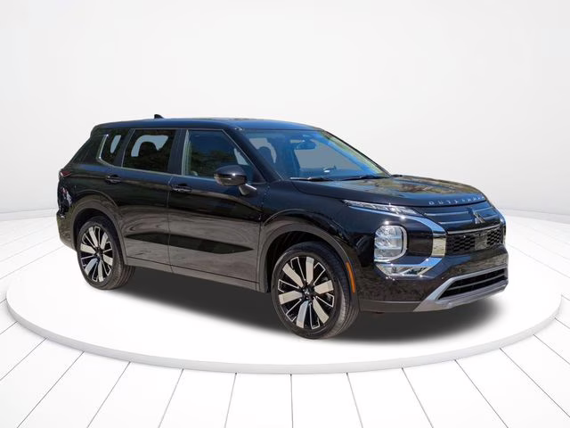 2026 Labrador Black Pearl Mitsubishi Outlander SE FWD SUV