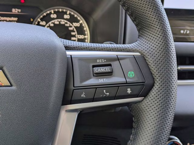 2026 Labrador Black Pearl Mitsubishi Outlander SE FWD SUV