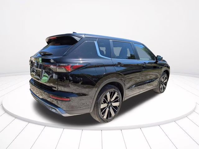 2026 Labrador Black Pearl Mitsubishi Outlander SE FWD SUV