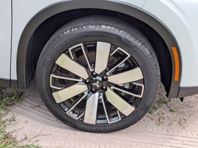 2026 White Diamond Mitsubishi Outlander SE FWD SUV