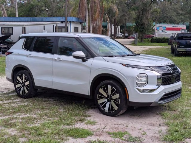 2026 White Diamond Mitsubishi Outlander SE FWD SUV