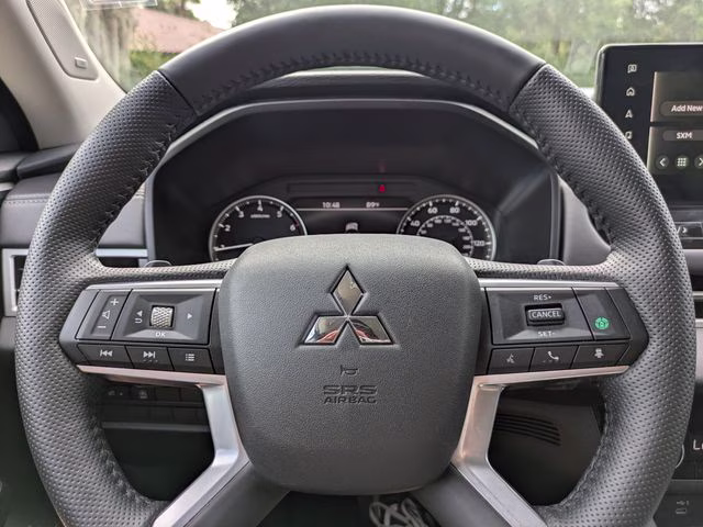 2026 White Diamond Mitsubishi Outlander SE FWD SUV