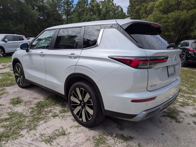 2026 White Diamond Mitsubishi Outlander SE FWD SUV