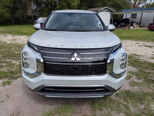 2026 White Diamond Mitsubishi Outlander SE FWD SUV