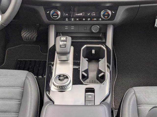 2026 Labrador Black Pearl Mitsubishi Outlander SE FWD SUV