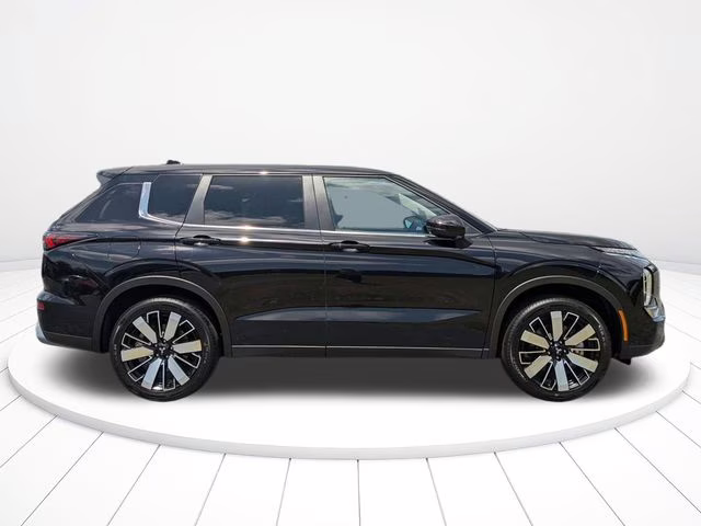 2026 Labrador Black Pearl Mitsubishi Outlander SE FWD SUV