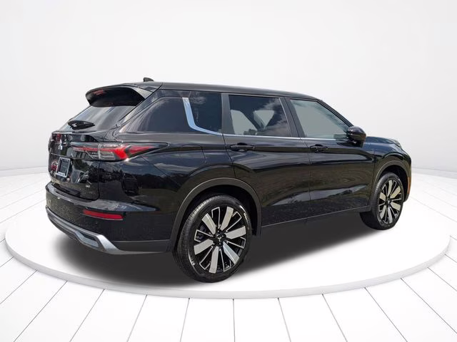 2026 Labrador Black Pearl Mitsubishi Outlander SE FWD SUV