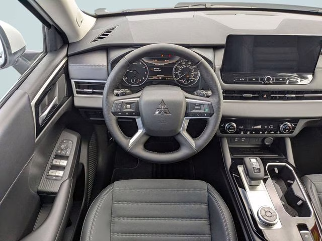 2026 White Diamond Mitsubishi Outlander SE FWD SUV
