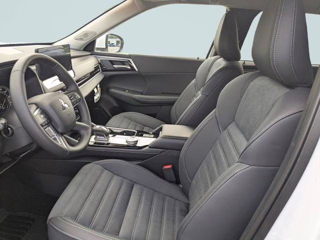 2026 White Diamond Mitsubishi Outlander SE FWD SUV