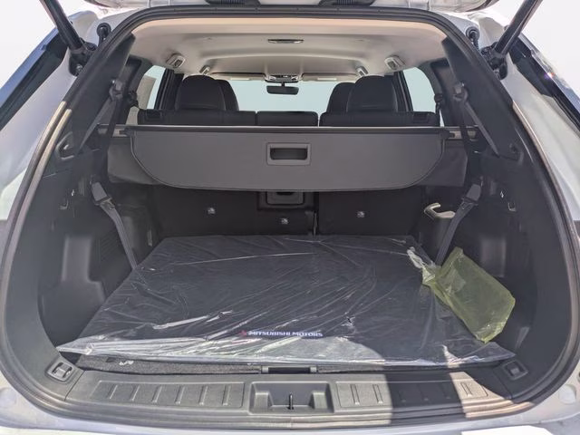 2026 White Diamond Mitsubishi Outlander SE FWD SUV