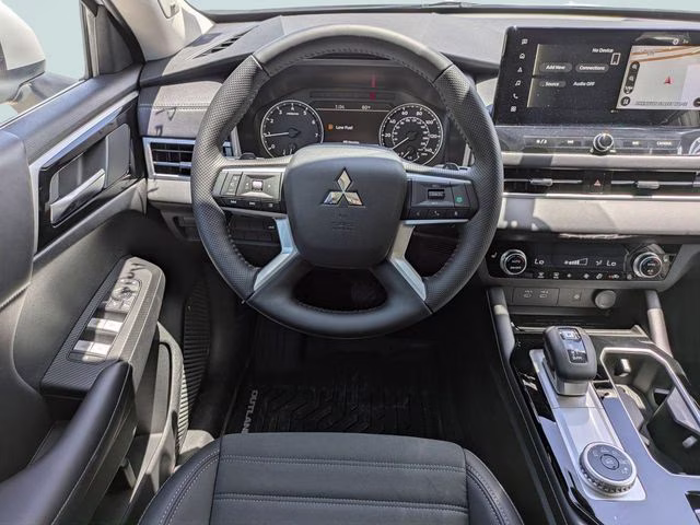 2026 White Diamond Mitsubishi Outlander SE FWD SUV