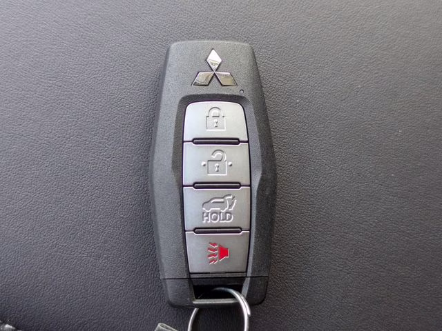2026 White Diamond Mitsubishi Outlander SE FWD SUV