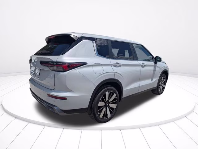 2026 White Diamond Mitsubishi Outlander SE FWD SUV