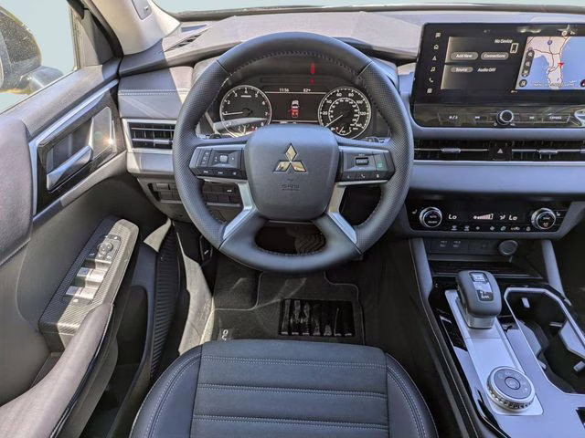 2026 Labrador Black Pearl Mitsubishi Outlander SE FWD SUV