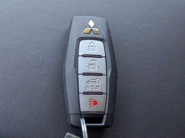 2026 Labrador Black Pearl Mitsubishi Outlander SE FWD SUV