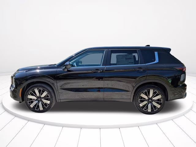 2026 Labrador Black Pearl Mitsubishi Outlander SE FWD SUV