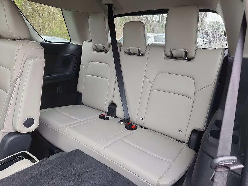 2023 Pearl White Tricoat Nissan Pathfinder SL 4X4 SUV