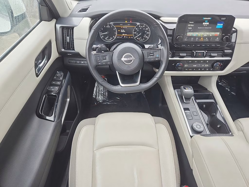 2023 Pearl White Tricoat Nissan Pathfinder SL 4X4 SUV