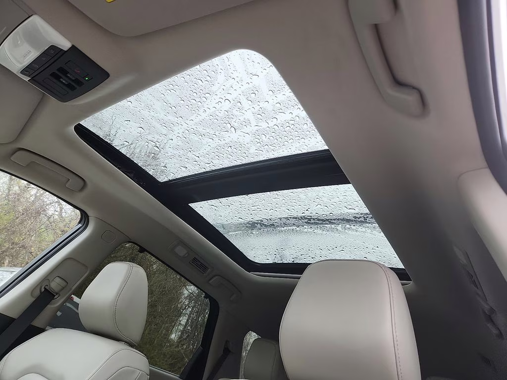 2023 Pearl White Tricoat Nissan Pathfinder SL 4X4 SUV