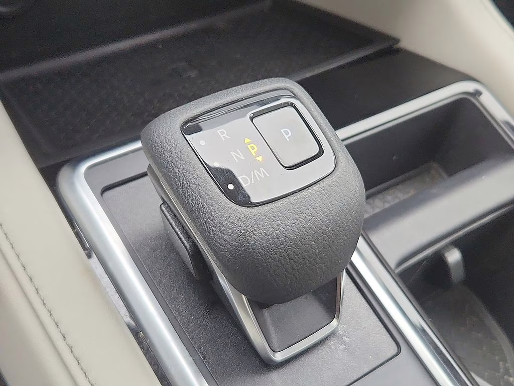 2023 Pearl White Tricoat Nissan Pathfinder SL 4X4 SUV