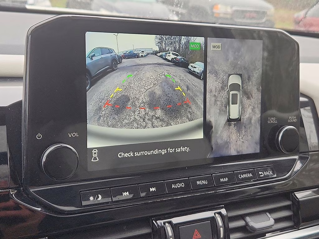 2023 Pearl White Tricoat Nissan Pathfinder SL 4X4 SUV