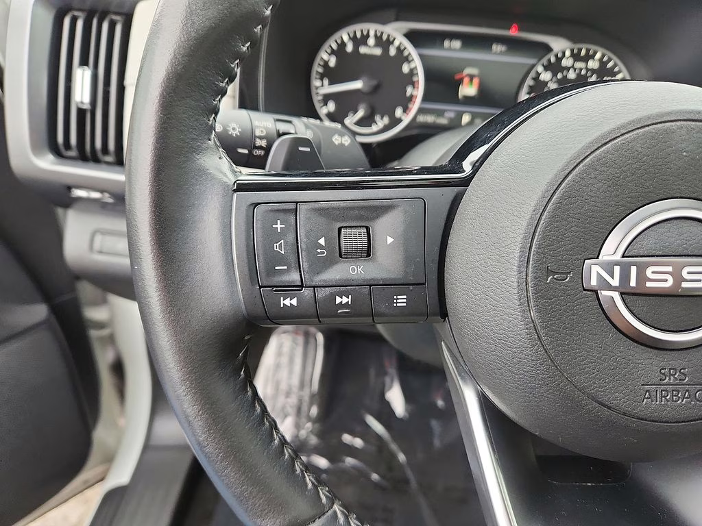 2023 Pearl White Tricoat Nissan Pathfinder SL 4X4 SUV