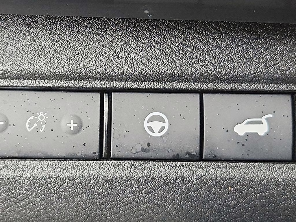 2023 Pearl White Tricoat Nissan Pathfinder SL 4X4 SUV