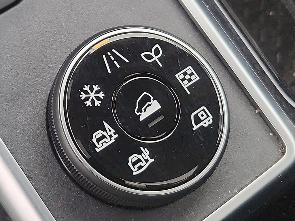 2023 Pearl White Tricoat Nissan Pathfinder SL 4X4 SUV