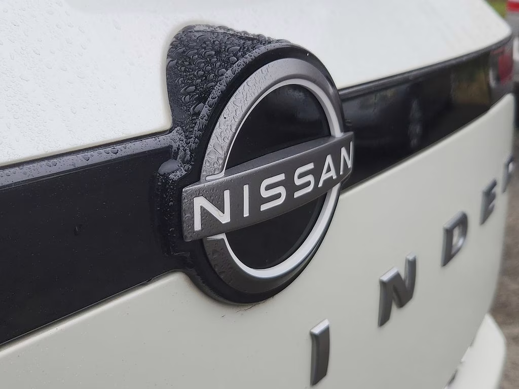 2023 Pearl White Tricoat Nissan Pathfinder SL 4X4 SUV